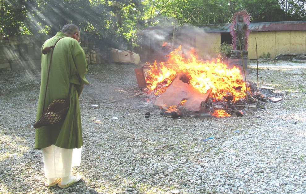 お焚上げ供養